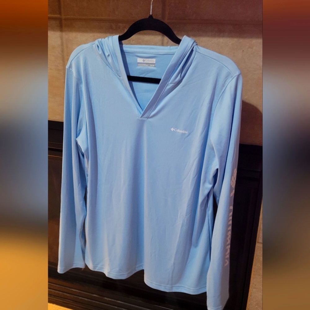 Columbia Light Blue Hoodie Lightweight, Dryfit. Perfect, Never Worn